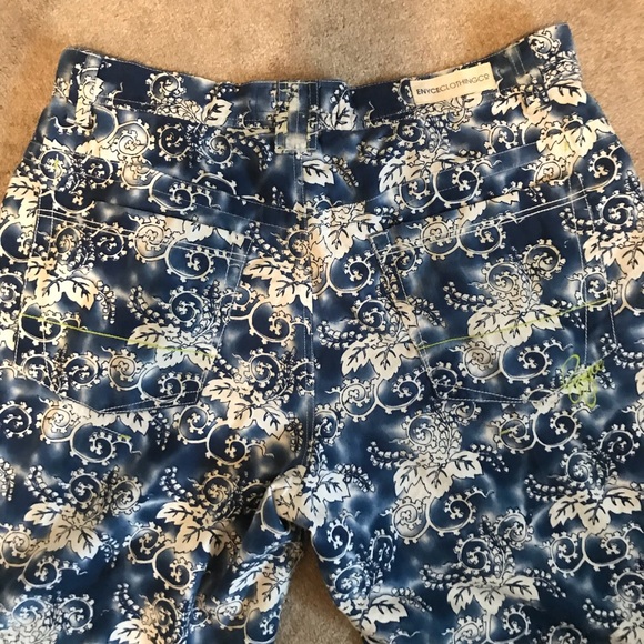 Enyce - Picture 2 of 2